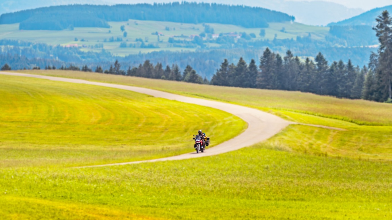 With the motorbike through the wide world - thanks to dguard, you no longer have to remember your route.